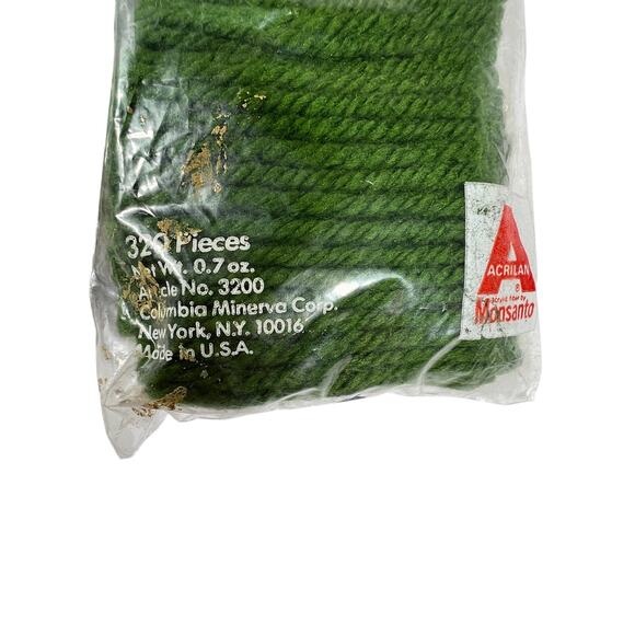 CM LATCH HOOK YARN Lot 15 Mixed Color Craft Rug Yarn Lot Crafting Supplies New - Picture 10 of 11